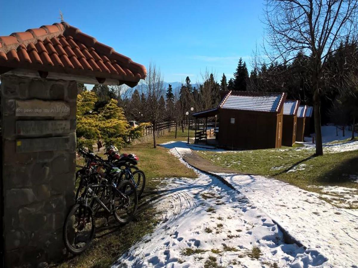 Livadaki Village Megali Kapsi Bagian luar foto