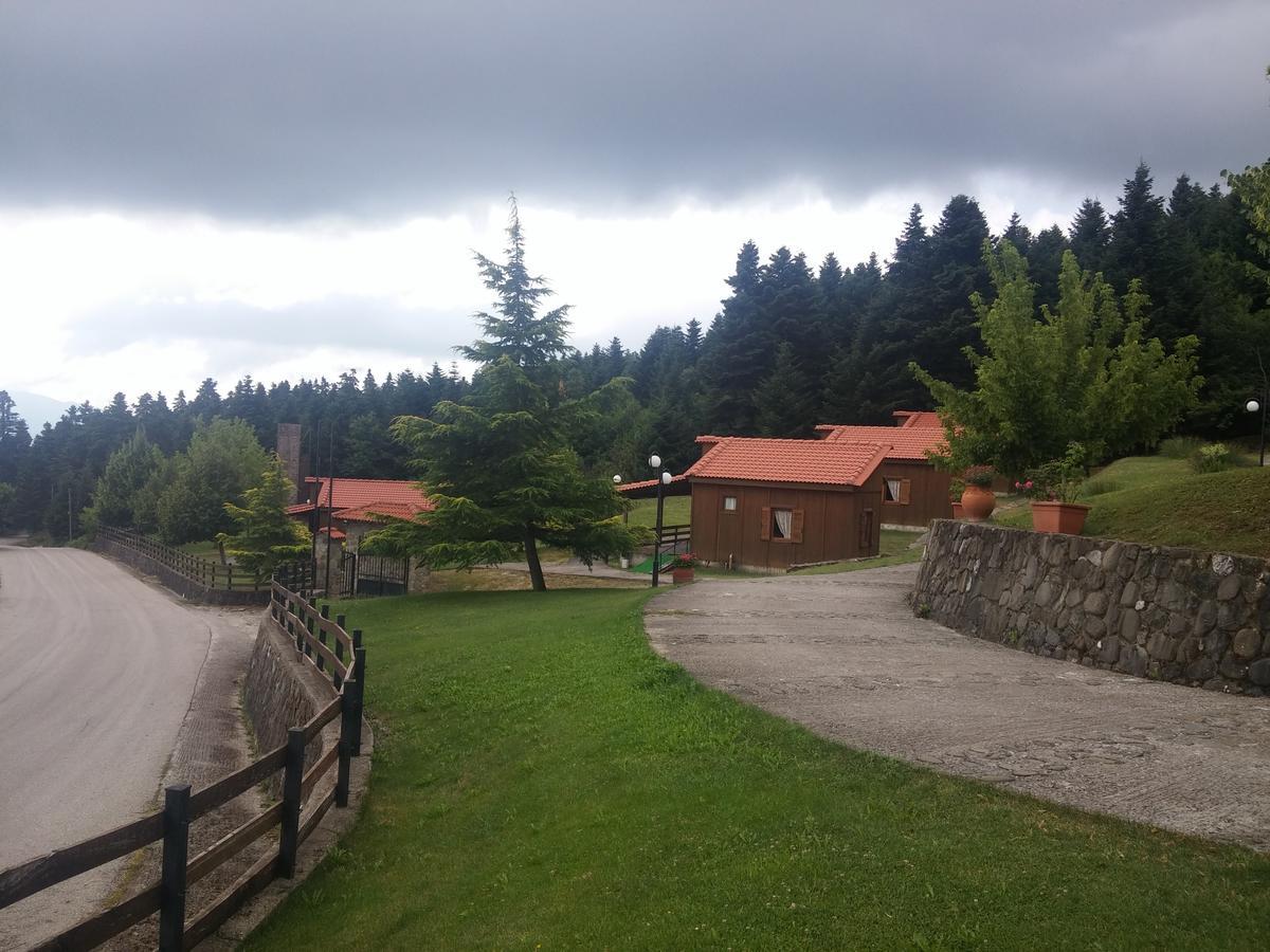 Livadaki Village Megali Kapsi Bagian luar foto