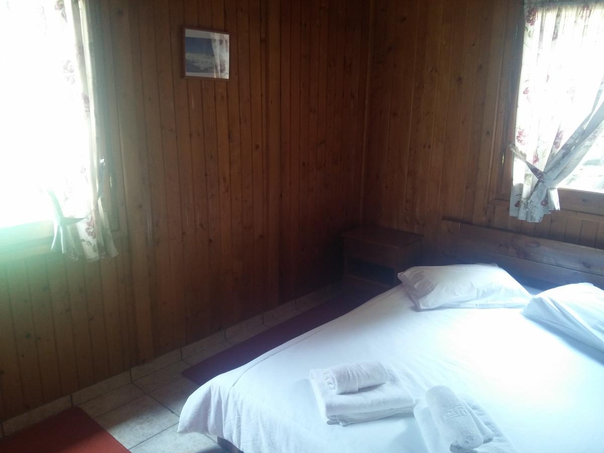 Livadaki Village Megali Kapsi Bagian luar foto