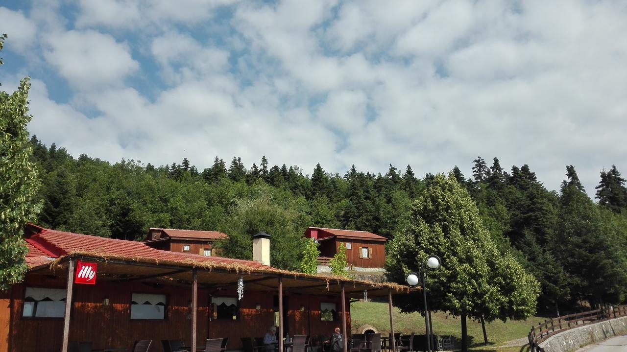 Livadaki Village Megali Kapsi Bagian luar foto