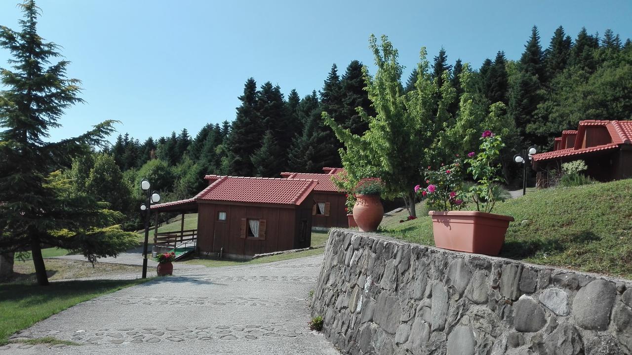 Livadaki Village Megali Kapsi Bagian luar foto